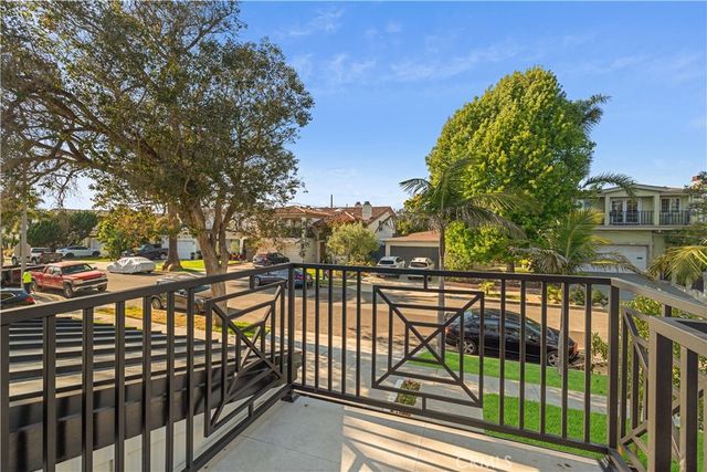 1346 Gates Ave., Manhattan Beach, CA 90266