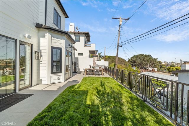 1346 Gates Ave., Manhattan Beach, CA 90266