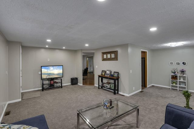 3432 London Lancaster Road, Groveport, OH 43125