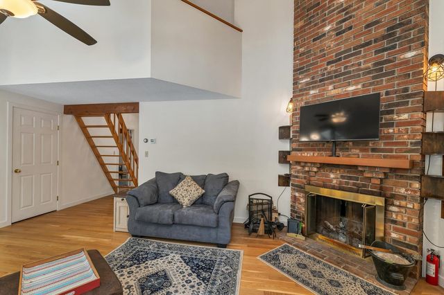 42 Point Breeze Road, Wolfeboro, NH 03894