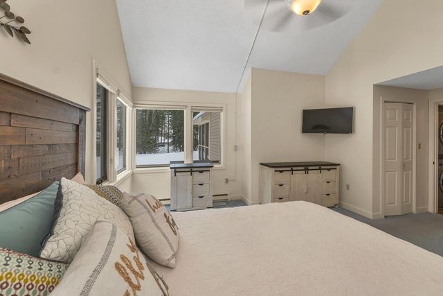 42 Point Breeze Road, Wolfeboro, NH 03894