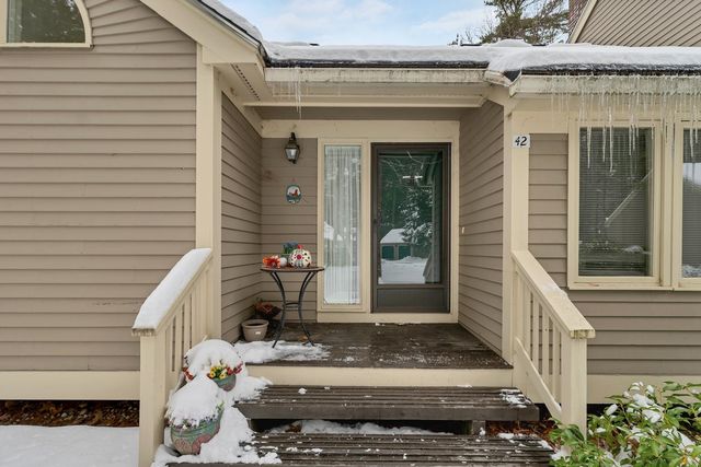 42 Point Breeze Road, Wolfeboro, NH 03894