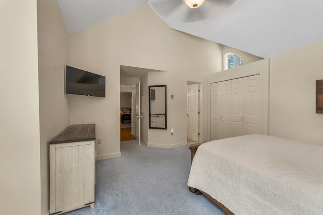 42 Point Breeze Road, Wolfeboro, NH 03894