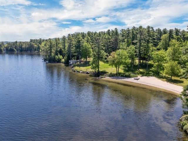 42 Point Breeze Road, Wolfeboro, NH 03894