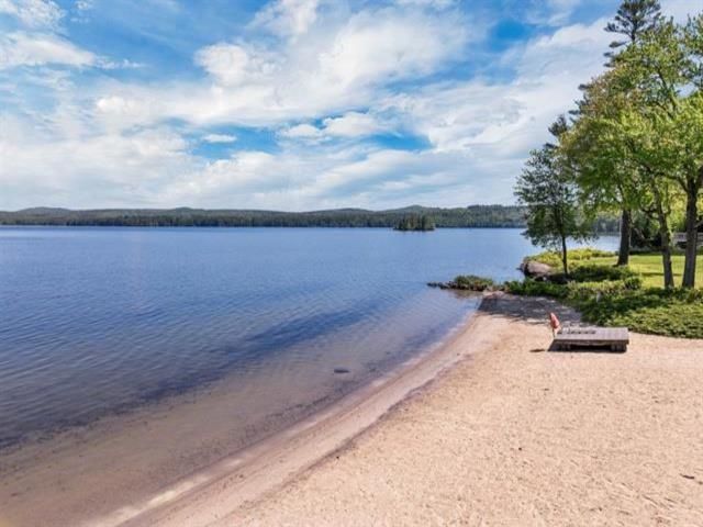 42 Point Breeze Road, Wolfeboro, NH 03894