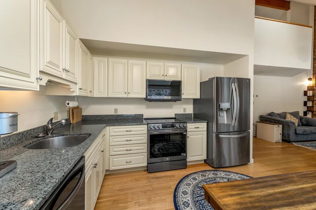 42 Point Breeze Road, Wolfeboro, NH 03894