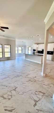 906 Maxine Drive, Athens, TX 75751
