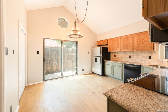 16817 Brookwood, San Antonio, TX 78248