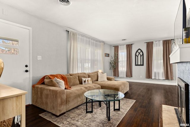 330 N SYCAMORE Terrace, Canton, IL 61520