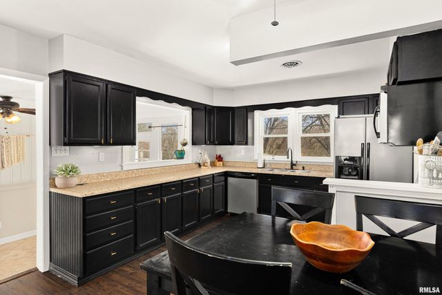 330 N SYCAMORE Terrace, Canton, IL 61520