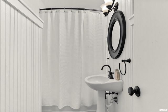 330 N SYCAMORE Terrace, Canton, IL 61520