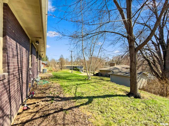 330 N SYCAMORE Terrace, Canton, IL 61520