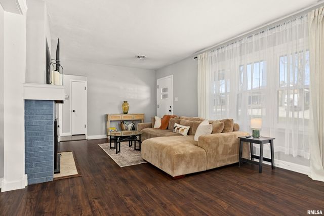 330 N SYCAMORE Terrace, Canton, IL 61520