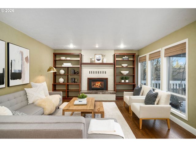 6703 Sw MOONSHADOW Ct, Portland, OR 97223