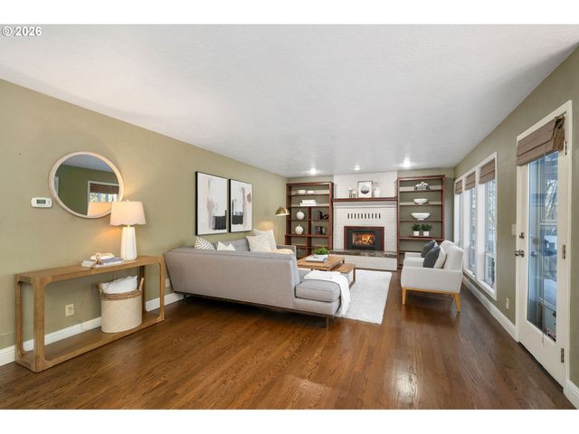 6703 Sw MOONSHADOW Ct, Portland, OR 97223