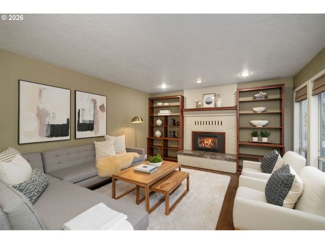 6703 Sw MOONSHADOW Ct, Portland, OR 97223