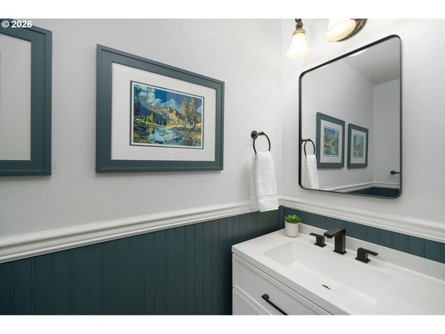 6703 Sw MOONSHADOW Ct, Portland, OR 97223