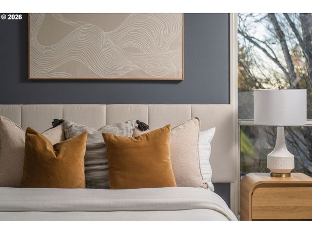 6703 Sw MOONSHADOW Ct, Portland, OR 97223