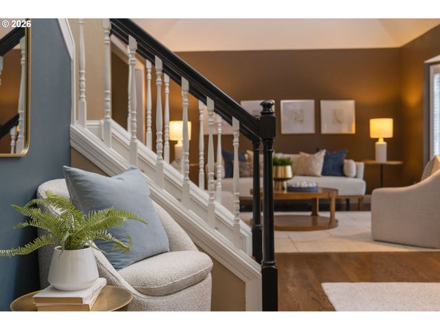 6703 Sw MOONSHADOW Ct, Portland, OR 97223