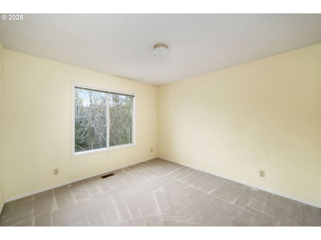 6703 Sw MOONSHADOW Ct, Portland, OR 97223