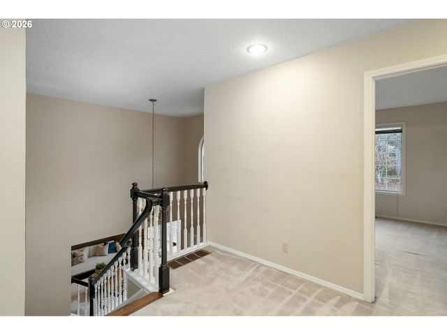 6703 Sw MOONSHADOW Ct, Portland, OR 97223