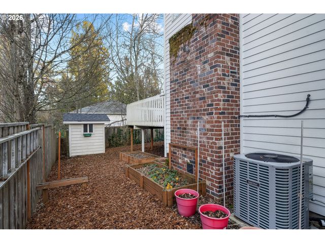 6703 Sw MOONSHADOW Ct, Portland, OR 97223