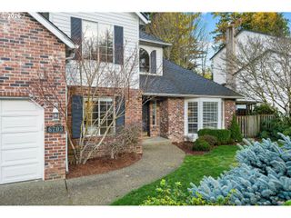 6703 Sw MOONSHADOW Ct, Portland, OR 97223