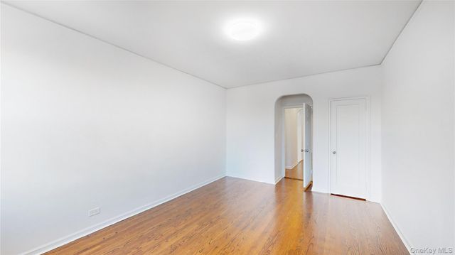 30-06 29 Street 6F, Astoria, NY 11102