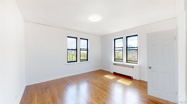 30-06 29 Street 6F, Astoria, NY 11102