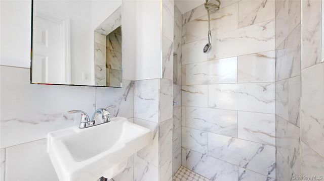 30-06 29 Street 6F, Astoria, NY 11102
