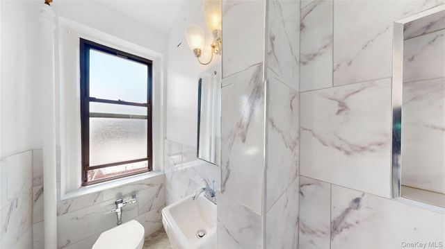 30-06 29 Street 6F, Astoria, NY 11102