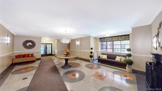 30-06 29 Street 6F, Astoria, NY 11102