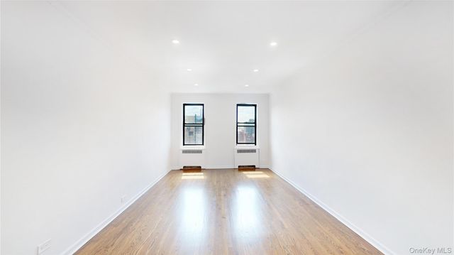 30-06 29 Street 6F, Astoria, NY 11102