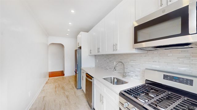 30-06 29 Street 6F, Astoria, NY 11102