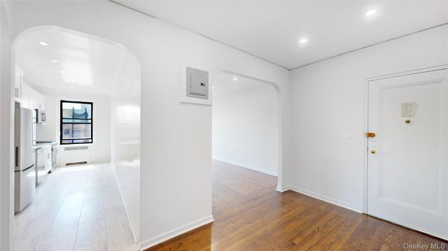 30-06 29 Street 6F, Astoria, NY 11102