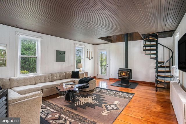 5934 KERNSVILLE RD, Orefield, PA 18069