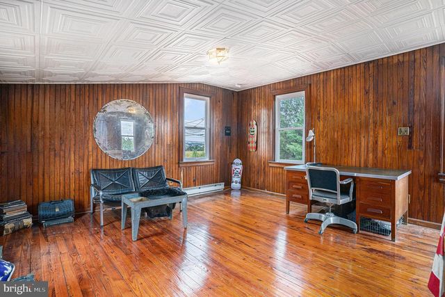 5934 KERNSVILLE RD, Orefield, PA 18069