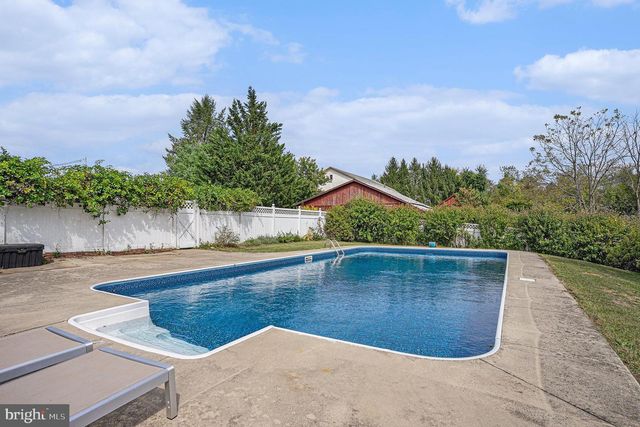 5934 KERNSVILLE RD, Orefield, PA 18069