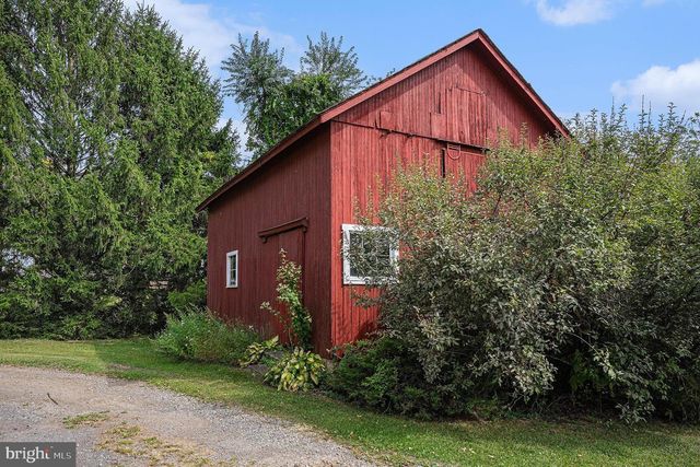 5934 KERNSVILLE RD, Orefield, PA 18069