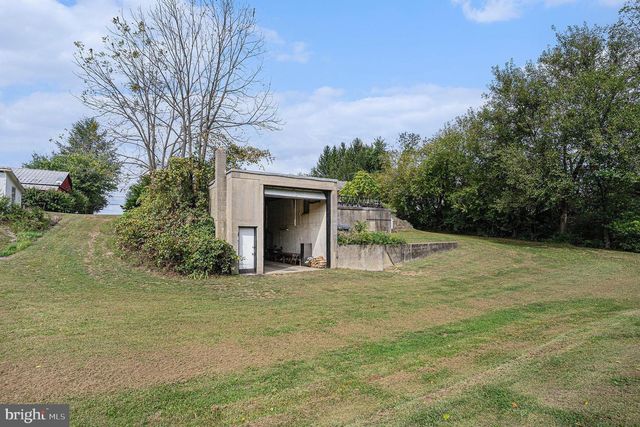 5934 KERNSVILLE RD, Orefield, PA 18069