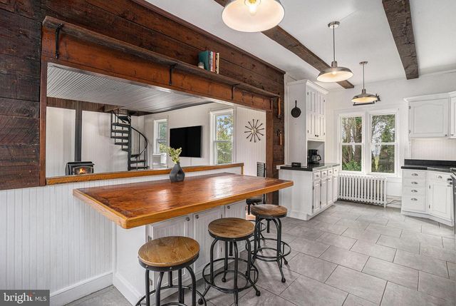 5934 KERNSVILLE RD, Orefield, PA 18069