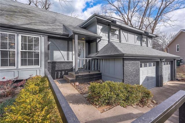 13921 S Brookwood Court, Olathe, KS 66062