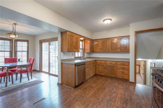 13921 S Brookwood Court, Olathe, KS 66062