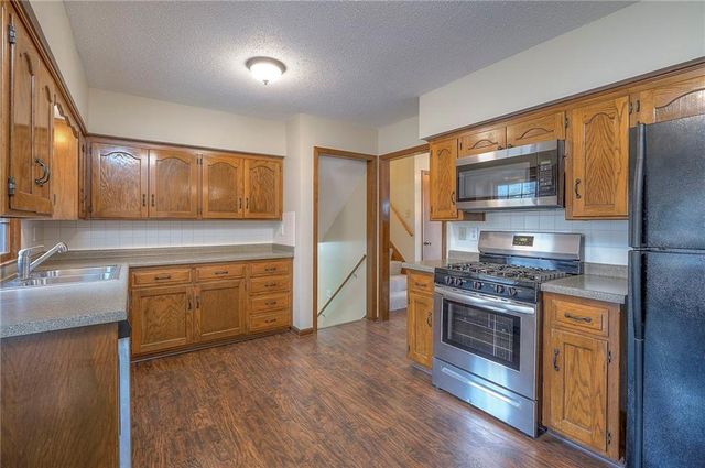 13921 S Brookwood Court, Olathe, KS 66062