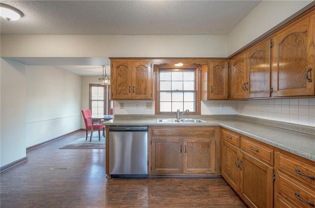 13921 S Brookwood Court, Olathe, KS 66062