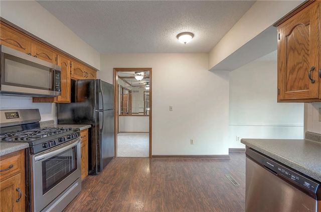 13921 S Brookwood Court, Olathe, KS 66062