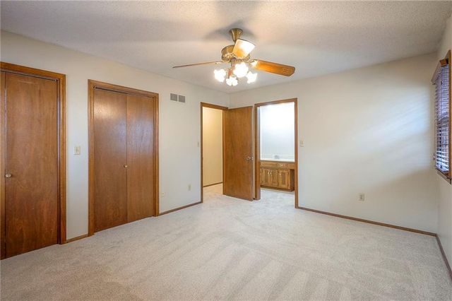 13921 S Brookwood Court, Olathe, KS 66062