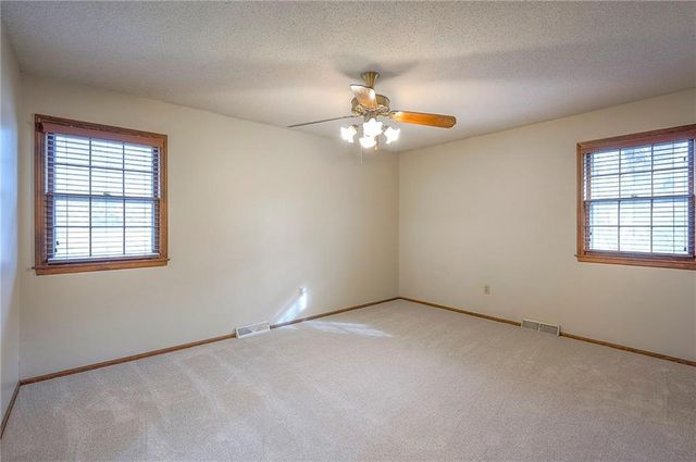 13921 S Brookwood Court, Olathe, KS 66062