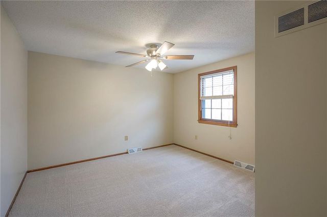 13921 S Brookwood Court, Olathe, KS 66062