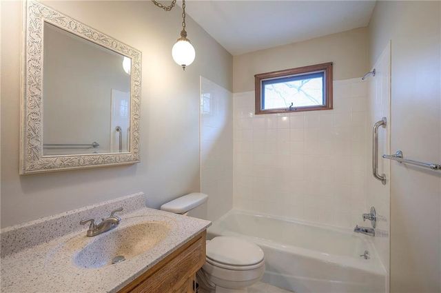 13921 S Brookwood Court, Olathe, KS 66062